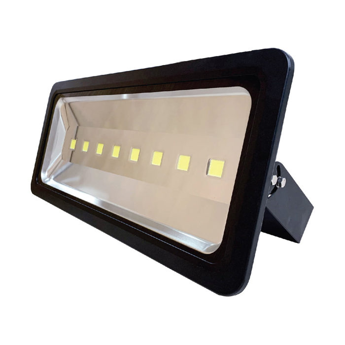 Synerji COB LED Floodlight – black floodlight, front-angle view